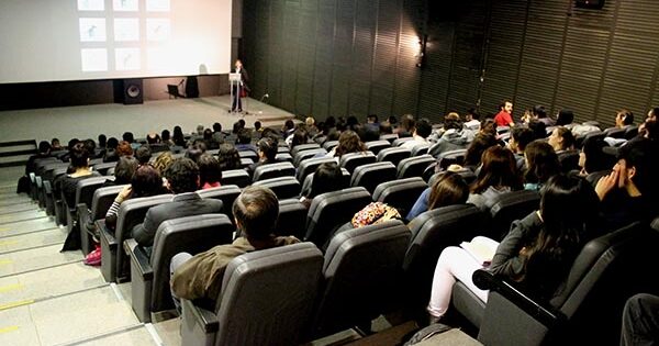 Docente e investigador de Cine expone sobre praxis educativas del cine en encuentro latinoamericano