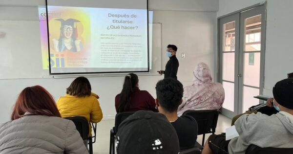 Colegio de Kinesiólogos realiza charla a estudiantes de primer año de Kinesiología UVM