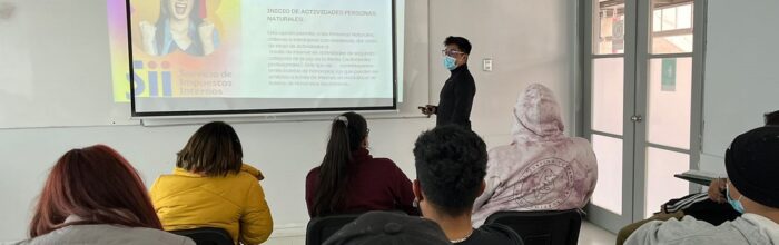 Colegio de Kinesiólogos realiza charla a estudiantes de primer año de Kinesiología UVM