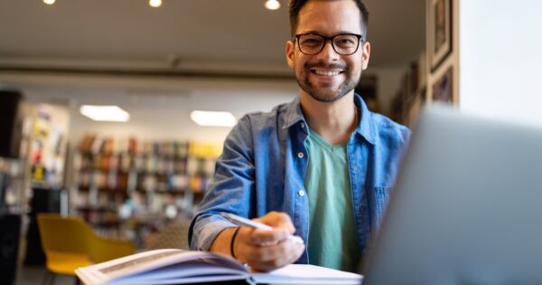 Continúa con tus estudios en la UVM