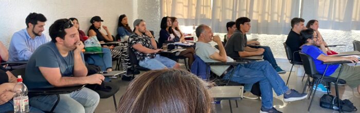 Titulada de Ingeniería Comercial conversó con estudiantes de pregrado