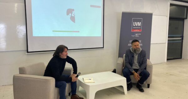 Escuela de Arquitectura y Diseño realiza conversatorio sobre industria y tecnología aplicada con una perspectiva de presente y futuro