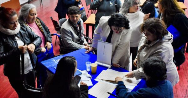 Encuentro “Tejiendo Redes de Cuidado y Empleo” reunió a actores territoriales en Quintero