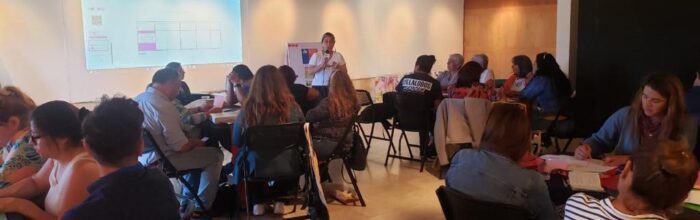Directora Magíster Comunicación Digital y Transmedia realiza talleres a dirigentes de barrios de la región