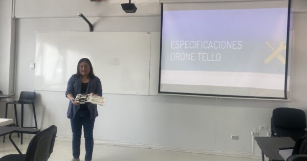 Académicas investigadoras organizan capacitación de drones educativos a equipo de Formación Transversal