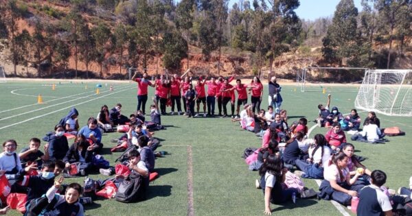 Estudiantes UVM celebran Día de la Actividad Física y el Deporte con Escuela Ministro Zenteno de Viña del Mar