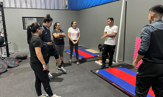 Carrera de Entrenador Deportivo marca un hito al vincular academia y comunidad