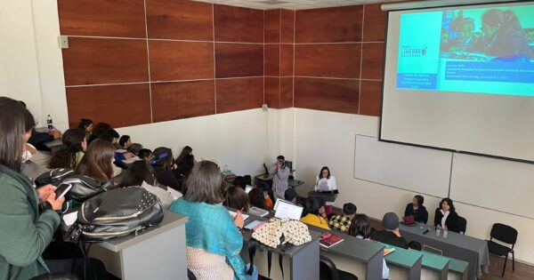 Escuela de Educación reflexiona en torno a estándares pedagógicos para la formación Inicial de profesores