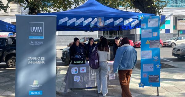 Carrera de Enfermería UVM participó en Feria de Salud en Valparaíso