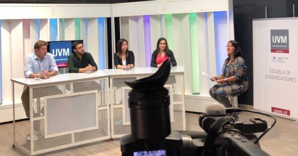 Escuela de Comunicaciones participa de bienvenida a estudiantes de modalidades online y semipresencial