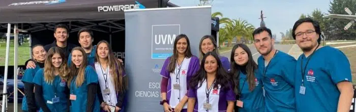 Carreras de Kinesiología y de Nutrición y Dietética realizan intervenciones de salud en corrida Albatros Dorados