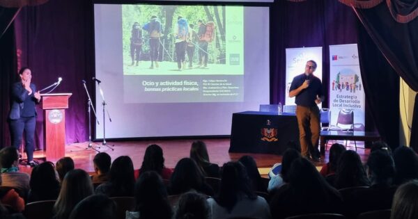 Académico de Kinesiología UVM expone en seminario de Fundación Sendas