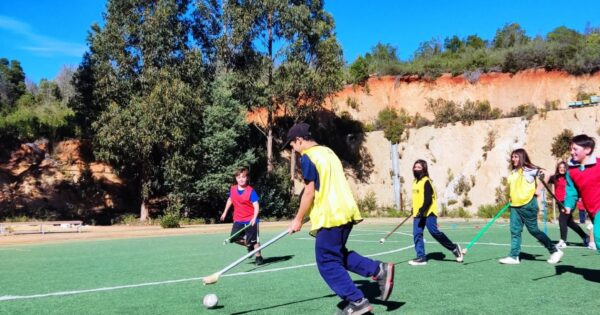 Carrera de Pedagogía en Educación Física desarrolló Feria Multicultural «Raíces Latinoamericanas»