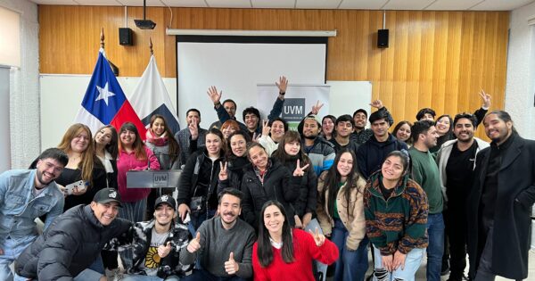 Diplomado en Liderazgo y Desarrollo Estudiantil UVM y Fundación Pacto Social dictaron clase especial