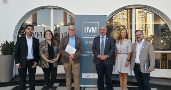 UVM firma convenio marco de colaboración con la Asociación de Oficinas de Arquitectos de Chile (AOA)