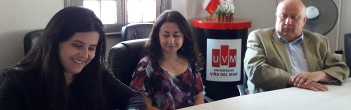 Becadas UVM firman compromiso