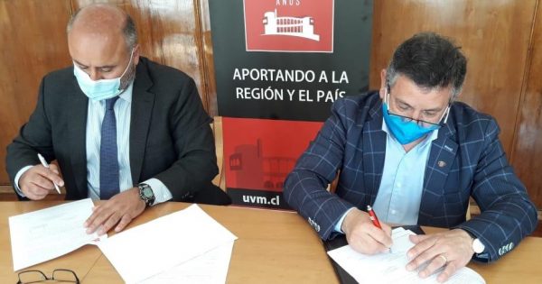 UVM firma convenio con Codelco División Ventanas