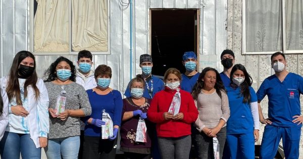 Estudiantes de Odontología realizan operativo de salud bucal en campamento de Viña del Mar