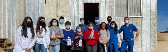 Estudiantes de Odontología realizan operativo de salud bucal en campamento de Viña del Mar