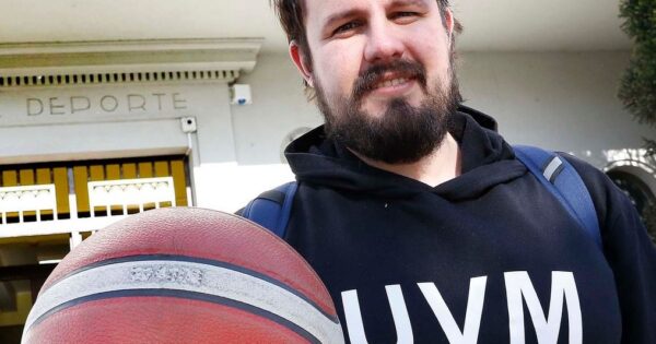 El técnico detrás de los triunfos de la UVM en básquetbol masculino y femenino