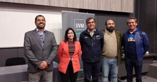 Carrera de Ingeniería en Medio Ambiente y Recursos Naturales celebró sus 30 años con charla sobre humedales urbanos