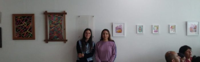 Alumnas UVM montan exposición de arte en Clínica Ciudad del Mar