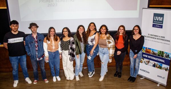 Estudiantes salientes del primer semestre 2023 se reúnen en primer encuentro de orientación