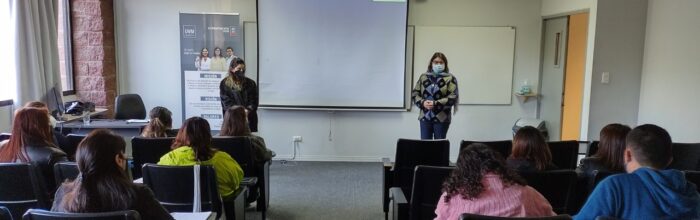 Trabajo social inicia exitoso Curso de Actualización Profesional