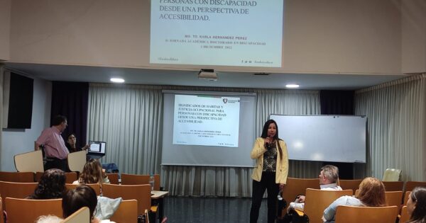 Jefa de carrera de Terapia Ocupacional expone en II Jornadas Doctorado Discapacidad de la Universidad Favaloro de Argentina
