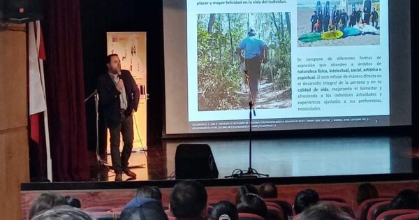 Director de Magíster en Inclusión de Personas con Discapacidad participó en conversatorio en Villa Alemana