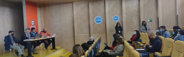 Estudiantes y docentes de Trabajo Social participan en lanzamiento de libro de ideas innovadoras en el área