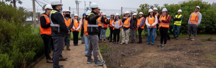 Estudiantes UVM visitan proyecto de biorremediación en Las Salinas