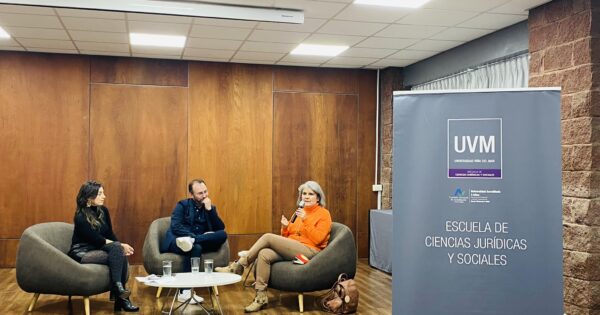 Trabajo Social UVM realiza presentación del libro «Sociología de la masacre» del destacado sociólogo Manuel Guerrero