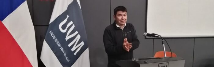 Escuela de Ciencias inauguró año académico con charla de exministro de Medio Ambiente Marcelo Mena