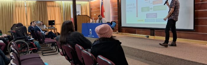 Académico de Trabajo Social participó en seminario en Chillán