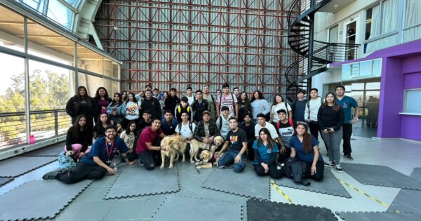 Carrera de Kinesiología realiza actividad de Canoterapia con estudiantes de primer año