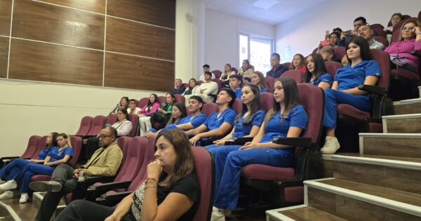 Carrera de Odontología realizó ceremonia de investidura de sus estudiantes
