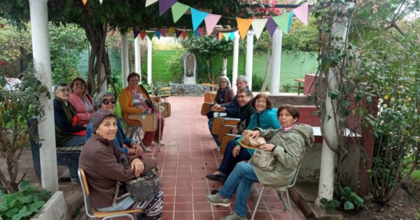 Escuela de Ciencias de la Salud y CEPS UVM participaron en la 1° Feria de Salud Comunitaria para personas mayores