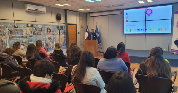 Estudiante de Trabajo Social UVM participó en reunión de Corporación de Apoyo a la Familia PDI