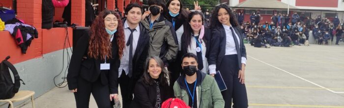 Pedagogía en Inglés participa en actividad “English Day” de Colegio Casteliano