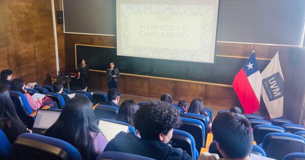 Estudiantes de CEPS se capacitaron en reforma de pensión de alimentos