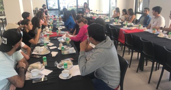 Periodismo UVM se reúne con sus estudiantes en práctica