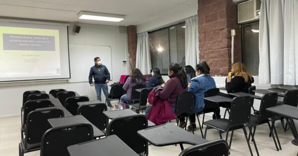 Educación Diferencial aborda la matemática enactiva y sus aportes para la articulación entre teoría y práctica en la educación