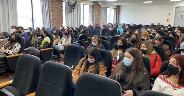 Estudiantes de Psicología participan en Seminario de Riesgos Psicolaborales