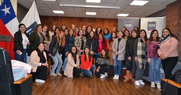 Tituladas de Psicopedagogía UVM dictaron charla a estudiantes y docentes de la carrera