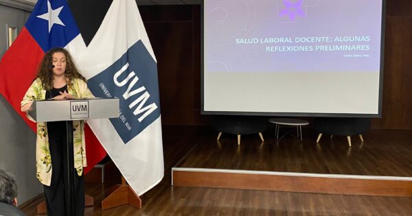 Carrera de Psicología organizó Seminario de Salud Laboral Docente