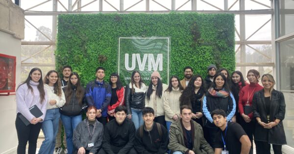 Estudiantes de cátedra de Voluntariado e Inclusión Social exponen su proyecto S.O.S. de Primeros Auxilios