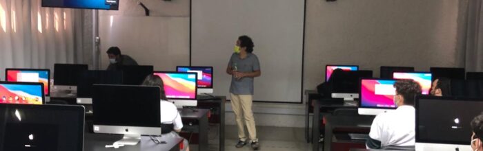 Nuevos estudiantes escom participan de taller de podcast