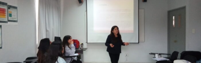 Carrera de Trabajo Social organizó taller sobre inserción laboral de la carrera
