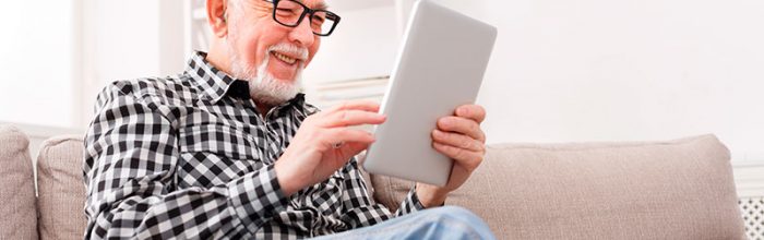 UVM presentó dos libros de relatos escritos por adultos mayores